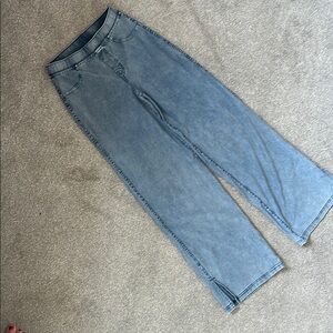 H&M youth denim. Tag says US 18 but fit like size 14-16Y.